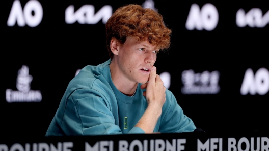 This hand out picture released by the Tennis Australia on January 10, 2025 shows Italy's Jannik Sinner speaks at a press conference ahead of the Australian Open tennis tournament in Melbourne. (Photo by MORGAN HANCOCK / TENNIS AUSTRALIA / AFP) / ----EDITORS NOTE ----RESTRICTED TO EDITORIAL USE MANDATORY CREDIT "AFP PHOTO / TENNIS AUSTRALIA/ MORGAN HANCOCK ? NO MARKETING NO ADVERTISING CAMPAIGNS - DISTRIBUTED AS A SERVICE TO CLIENTS