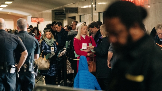 epa11817038 Reporters wait a line to enter the courthouse for a sentencing hearing in former US President and president-elect Donald Trump's hush money criminal case in front of New York State Judge Juan Merchan at Manhattan criminal court in New York, USA, 10 January 2025. The US Supreme Court cleared the way for Trump's sentencing in his hush money criminal case he prepares to begin his second term in office.  EPA/JEENAH MOON / POOL