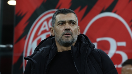 MILAN, ITALY - JANUARY 11:  Head coach of AC Milan Sergio Conceicao looks on before the Serie A match between AC Milan and Cagliari at Stadio Giuseppe Meazza on January 11, 2025 in Milan, Italy. (Photo by Claudio Villa/AC Milan via Getty Images)