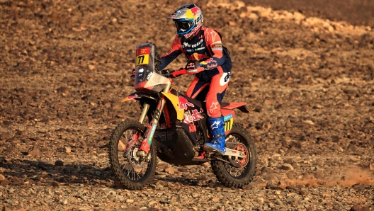 Argentinian biker Luciano Benavides competes during Stage 7 of the Dakar Rally 2025, between Al Duwadimi and Al Duwadimi, Saudi Arabia, on January 11, 2025. (Photo by Valery HACHE / AFP)