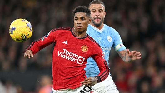 MANCHESTER, ENGLAND - OCTOBER 29: Marcus Rashford of Manchester United is challenged by Kyle Walker of Manchester City during the Premier League match between Manchester United and Manchester City at Old Trafford on October 29, 2023 in Manchester, England. (Photo by Michael Regan/Getty Images)