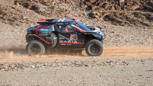 epa11822323 Nasser Al-Attiyah of Qatar and Edouard Boulanger of France compete with their Dacia Sandrider for The Dacia Sandriders during the eighth stage of the 2025 Dakar Rally from Al Duwadimi to Riyadh, Saudi Arabia, 13 January 2025.  EPA/Marie Hessel