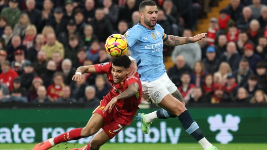 LIVERPOOL, ENGLAND - DECEMBER 01: Luis Diaz of Liverpool is challenged by Kyle Walker of Manchester City in the penalty box during the Premier League match between Liverpool FC and Manchester City FC at Anfield on December 01, 2024 in Liverpool, England. (Photo by Carl Recine/Getty Images)