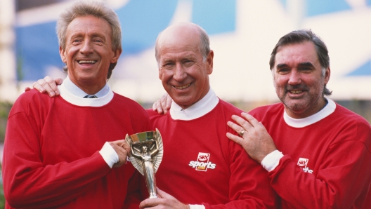 LONDON, UNITED KINGDOM - NOVEMBER 01:  Manchester United football legends Denis Law (l) Bobby Charlton and George Best (r) pictured at the launch of the Sky Sports Gold channel in 1995.  (Photo by Phil Cole/Allsport/Getty Images)