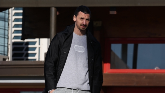 CAIRATE, ITALY - JANUARY 16: AC Milan Senior Advisor to Ownership Zlatan Ibrahimovic looks on during AC Milan training session at Milanello on January 16, 2025 in Cairate, Italy. (Photo by Claudio Villa/AC Milan via Getty Images)