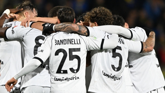 Spezia?s Francesco Pio Esposito celebrates after scoring the 0-2 goal for his team during the Serie B soccer match between Carrarese and Spezia at the Dei Marmi Stadium in Carrara, Italy - Sunday, January 19, 2025. Sport - Soccer . (Photo by Tano Pecoraro/Lapresse)