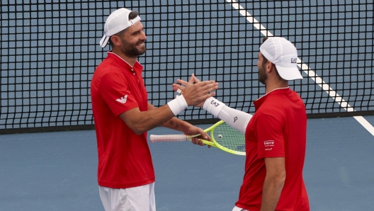 epa11817856 Simone Bolelli and Andrea Vavassori of Italy celebrate victory in the Adelaide International tennis tournament doubles final match against Kevin Krawietz and Tim Puetz of Germany, at Memorial Drive Tennis Club in Adelaide, Australia, 11 January 2025.  EPA/MATT TURNER AUSTRALIA AND NEW ZEALAND OUT