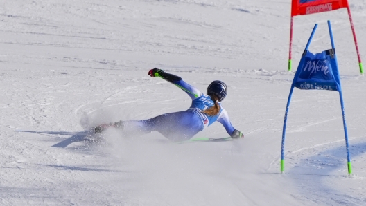 Italy's Sofia Goggia crashes during an alpine ski, women's World Cup Giant Slalom, in Plan de Corones, Italy, Tuesday, Jan. 21, 2025. (AP Photo/Giovanni Auletta)