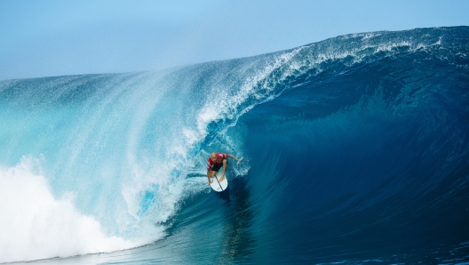 TEAHUPO'O, TAHITI, FRENCH POLYNESIA - MAY 30: Eleven-time WSL Champion Kelly Slater of the United States surfs in Heat 1 of the Quarterfinals at the SHISEIDO Tahiti Pro on May 30, 2024, at Teahupo'o, Tahiti, French Polynesia. (Photo by Ed Sloane/World Surf League)