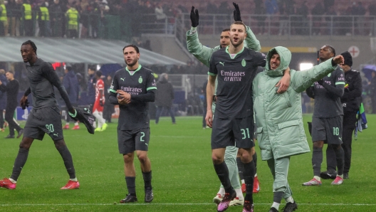 MILAN, ITALY - JANUARY 22: Players of AC Milan celebrate after winning the UEFA Champions League 2024/25 League Phase MD7 match between AC Milan and Girona FC at Stadio San Siro on January 22, 2025 in Milan, Italy. (Photo by Sara Cavallini/AC Milan via Getty Images)