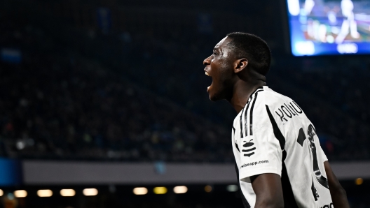 NAPLES, ITALY - JANUARY 25: Randal Kolo Muani of Juventus celebrates 0-1 goal during the Serie A match between Napoli and Juventus at Stadio Diego Armando Maradona on January 25, 2025 in Naples, Italy. (Photo by Daniele Badolato - Juventus FC/Juventus FC via Getty Images)