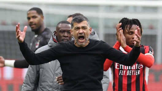 MILAN, ITALY - JANUARY 26: Head coach AC Milan Sergio Conceicao celebrate at the end of the Serie match between Milan and Parma at Stadio Giuseppe Meazza on January 26, 2025 in Milan, Italy. (Photo by Claudio Villa/AC Milan via Getty Images)