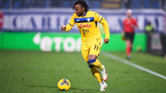 Atalantas Ademola Lookman during the Serie A soccer match between Como and Atalanta at the Stadio Giuseppe Sinigaglia in Como, north west Italy - Saturday, January 25, 2025. Sport - Soccer.  (Photo by Alberto Gandolfo/LaPresse)