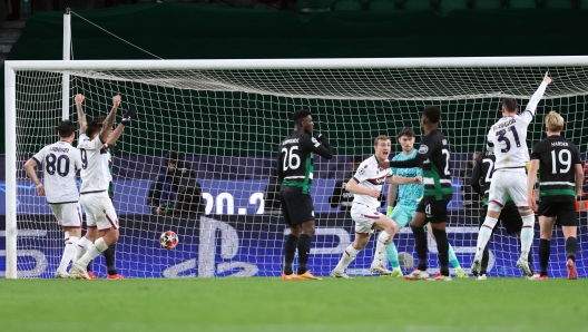 Bologna's Italian midfielder #18 Tommaso Pobega (6R) celebrates scoring the opening goal during the UEFA Champions League, league phase football match between Sporting CP and Bologna FC at Alvalade stadium in Lisbon on January 29, 2025. (Photo by CARLOS COSTA / AFP)