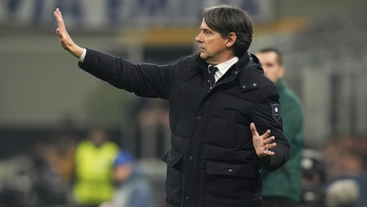 Inter Milan?s head coach Simone Inzaghi shouts instructions to his players during the Uefa Champions League 2024/2025 soccer match between Inter and Monaco at San Siro Stadium - Sport, Soccer - Milan, Italy - Wednesday January 29, 2025 (Photo by Massimo Paolone/LaPresse)