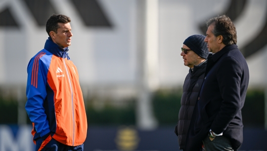 TURIN, ITALY - JANUARY 28: Thiago Motta, Maurizio Scanavino, Cristiano Giuntoli of Juventus during the UEFA Champions League 2024/25 League Phase MD8 training session at JTC on January 28, 2025 in Turin, Italy. (Photo by Daniele Badolato - Juventus FC/Juventus FC via Getty Images)