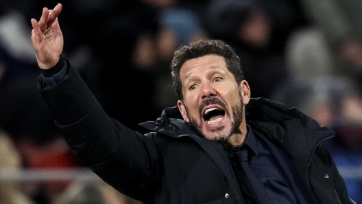 epa11862007 Atletico head coach Diego Simeone reacts during the UEFA Champions League match between RB Salzburg and Atletico Madrid in Salzburg, Austria, 29 January 2025.  EPA/FILIP SINGER