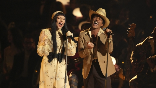 Lady Gaga, left, and Bruno Mars perform "California Dreamin'" during the 67th annual Grammy Awards on Sunday, Feb. 2, 2025, in Los Angeles. (AP Photo/Chris Pizzello)   Associated Press / LaPresse Only italy and Spain