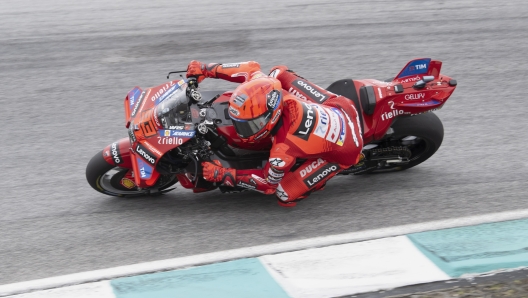 KUALA LUMPUR, MALAYSIA - FEBRUARY 05: Marc Marquez of Spain and  Ducati Lenovo Team rounds the bend during the Malaysia MotoGP Test during the Malaysia MotoGP Test at Sepang International Circuit on February 05, 2025 in Kuala Lumpur, Malaysia. (Photo by Mirco Lazzari gp/Getty Images)