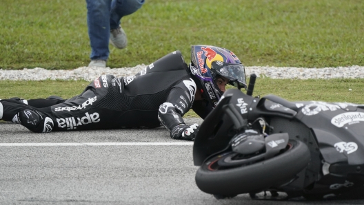 Aprilia Racing's Spanish rider Jorge Martin crashes on second corner during the first day of the 2025 MotoGP pre-season test at the Sepang International Circuit in Sepang, Malaysia, Wednesday, Feb. 5, 2025. (AP Photo/Kien Huo)