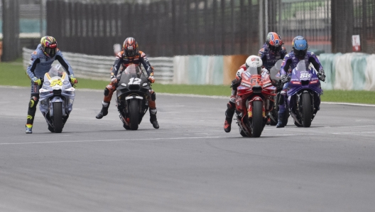 KUALA LUMPUR, MALAYSIA - FEBRUARY 05: The MotoGP riders test the start during the Malaysia MotoGP Test during the Malaysia MotoGP Test at Sepang International Circuit on February 05, 2025 in Kuala Lumpur, Malaysia. (Photo by Mirco Lazzari gp/Getty Images)