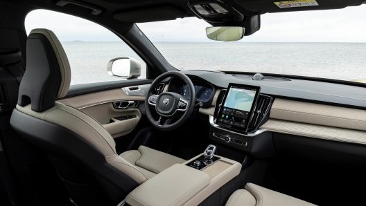 New Volvo XC90 T8 - interior