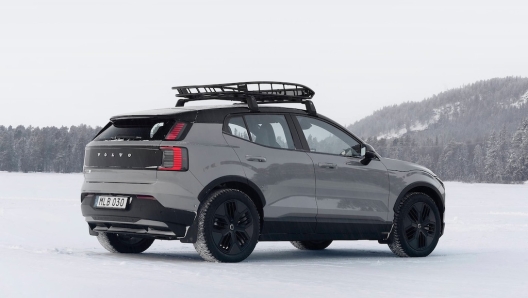 nuova volvo ex30 cross country 2025