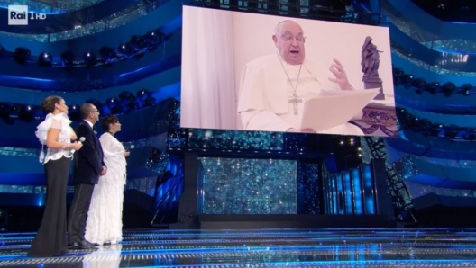 Papa Francesco a Sanremo 2025 con un videomessaggio: "La musica porta pace e fratellanza"