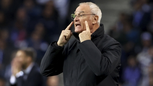 Roma's head coach Claudio Ranieri gestures during the Europa League playoff first leg soccer match between FC Porto and AS Roma at the Dragao stadium in Porto, Portugal, Thursday, Feb. 13, 2025. (AP Photo/Luis Vieira)