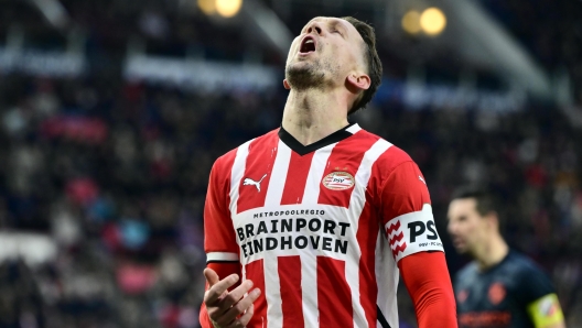 epa11898705 Luuk de Jong of PSV Eindhoven reacts during the Dutch Eredivisie match between PSV Eindhoven and FC Utrecht at Phillips Stadium in Eindhoven, Netherlands, 15 Feburary 2025.  EPA/Olaf Kraak