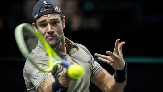 epa11877099 Matteo Berrettini of Italy in action during his first round match against Tallon Griekspoor of Netherlands at the Rotterdam Open tennis tournament in Rotterdam, Netherlands, 05 February 2025.  EPA/Sander Koning