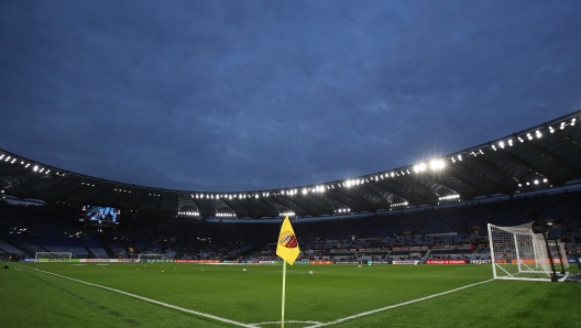 ROME, ITALY - FEBRUARY 20: General view inside the stadium, as the AS Roma emblem can be seen on a corner flag prior to the UEFA Europa League 2024/25 League Knockout Play-off Second Leg match between AS Roma and FC Porto at Stadio Olimpico on February 20, 2025 in Rome, Italy. (Photo by Paolo Bruno/Getty Images)