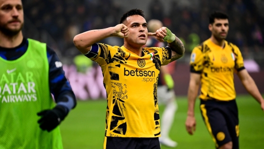 Inter Milan's Argentine forward #10 Lautaro Martinez celebrates after scoring his team's first goal during the Italian Serie A football match between Inter Milan and Genoa at the San Siro Stadium in Milan on February 22, 2025. (Photo by Piero CRUCIATTI / AFP)