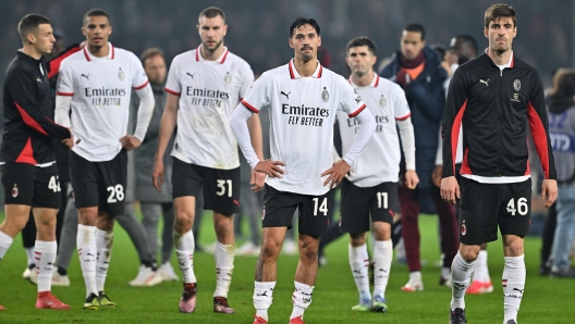 Players of Milan celebrate the victory at the end of  the italian Serie A soccer match Torino FC vs AC Milan at the Olimpico Grande Torino Stadium in Turin, Italy, 22 February 2025 ANSA/ALESSANDRO DI MARCO