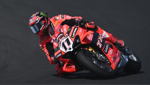 epa11917545 Italian rider Nicolo Bulega of Aruba.it Racing Ducati team in action during WorldSBK Race 2 during the 2025 FIM Superbike World Championship at Phillip Island Grand Prix Circuit on Phillip Island, Victoria, Australia, 23 February 2025.  EPA/JOEL CARRETT AUSTRALIA AND NEW ZEALAND OUT