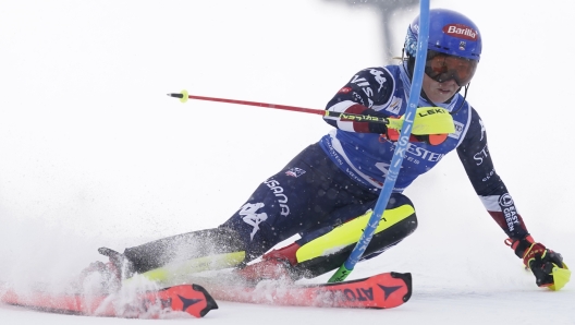 United States' Mikaela Shiffrin speeds down the course during an alpine ski, women's World Cup slalom, in Sestriere, Italy, Sunday, Feb. 23, 2025. (AP Photo/Piermarco Tacca)