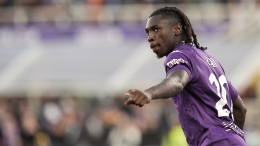 Fiorentina's Moise Kean celebrates after scoring the 2-1 goal for his team during the Serie A Enilive 2024/2025 match between Fiorentina and Verona - Serie A Enilive at Artemio Franchi Stadium - Sport, Soccer - Florence, Italy - Sunday November 10, 2024 (Photo by Massimo Paolone/LaPresse)