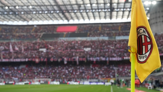 Foto  Spada/LaPresse 
15 maggio  2022 - Milano ,  Italia 
Sport, Calcio 
Milan vs Atalanta  - Campionato italiano di calcio Serie A TIM 2021/2022 - Stadio San Siro 
Nella foto: tifosi  (A.c. Milan);

Photo Spada/LaPresse 
May 15 , 2022 - Milan ,Italy
Sport, Soccer 
Milan vs Atalanta   - Italian Serie A Football Championship 2021/2022 - San Siro Stadium
In the photo:  supporters (A.c. Milan);