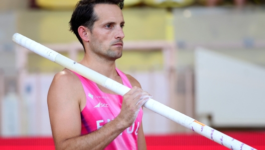 (FILES) Renaud Lavillenie of France competes in the Men's Pole Vault event during the IAAF Diamond League "Herculis" athletics meeting at the Louis II Stadium in Monaco, on July 21, 2023. No Olympics for Renaud Lavillenie: the 2012 Olympic pole vault champion and former world record holder failed to qualify for the Paris Games on June 30 at the French Championships in Angers, which were his last chance. (Photo by CLEMENT MAHOUDEAU / AFP)