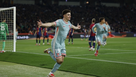 Atletico Madrid's Julian Alvarez celebrates after scoring during a Spanish Copa del Rey, or King's Cup, the semi-final soccer match between Barcelona and Atletico Madrid in Barcelona, Spain, Tuesday, Feb. 25, 2025. AP Photo/Joan Monfort)