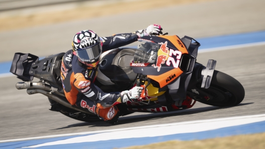 BURIRAM, THAILAND - FEBRUARY 13:   Enea Bastianini of Italy and Red Bull KTM Tech3rounds the bend during the Thailand MotoGP Test at Chang International Circuit on February 13, 2025 in Buriram, Thailand. (Photo by Mirco Lazzari gp/Getty Images)