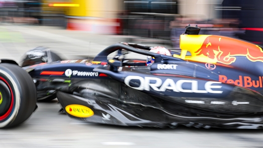 epa11925631 Red Bull Racing driver Max Verstappen of Netherlands steers his car during the Formula 1 pre-season testing at Bahrain International Cirtcuit in Sakhir, Bahrain, 26 February 2025.  EPA/ALI HAIDER