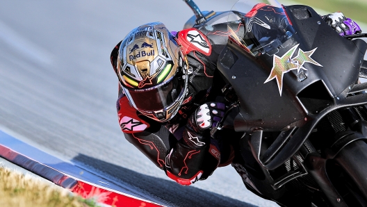 MONTMELO, SPAIN - NOVEMBER 19: Jorge Martin of Spain and Aprilia Racing in action during the MotoGP Test in Barcelona at Circuit de Catalunya on November 19, 2024 in Montmelo, Spain. (Photo by Eric Alonso/Getty Images)