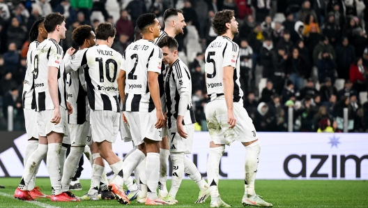 TURIN, ITALY - FEBRUARY 26: Juventus players disappointed with penalty shootout defeat after the Coppa Italia Quarter Final match between Juventus and Empoli at Allianz Stadium on February 26, 2025 in Turin, Italy. (Photo by Daniele Badolato - Juventus FC/Juventus FC via Getty Images)