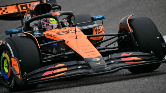 McLaren's Australian driver Oscar Piastri drives during the second day of the Formula One pre-season testing at the Bahrain International Circuit in Sakhir on February 27, 2025. (Photo by Giuseppe CACACE / AFP)