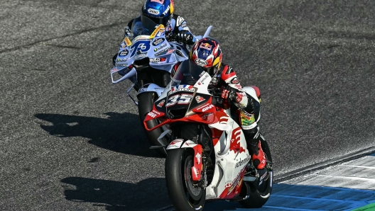 LCR Honda's Thai rider Somkiat Chantra (R) rides in front of BK8 Gresini Racing MotoGP's Spanish rider Alex Marquez during the practice session of the MotoGP Thailand Grand Prix at the Buriram International Circuit in Buriram on February 28, 2025. (Photo by MOHD RASFAN / AFP)