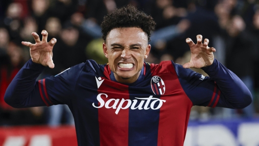 Bologna's Dan Ndoye jubilates  after scoring the goal  during the Italian Serie A soccer match Bologna FC vs AC Milan at Renato Dall'Ara stadium in Bologna, Italy, 27 February 2025. ANSA /ELISABETTA BARACCHI