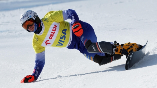 epa11932112 Maurizio Bormolini of Italy in action during the men's Snowboard Parallel Slalom at the FIS Snowboard World Cup stop in Krynica Zdroj, Poland, 01 March 2025.  EPA/Grzegorz Momot POLAND OUT