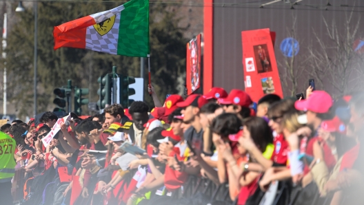 Presentazione Piloti Ferrari in Piazza Castello   - Milano, Gioved 6 Marzo 2025  (Foto Claudio Furlan/Lapresse)   Ferrari drivers presentation in Piazza Castello - Milan, Thursday, March 6, 2025  (Photo Claudio Furlan/Lapresse)