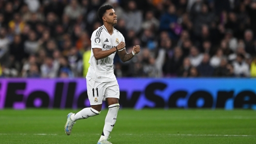 MADRID, SPAIN - MARCH 04: Rodrygo of Real Madrid celebrates scoring his team's first goal during the UEFA Champions League 2024/25 Round of 16 first leg match between Real Madrid C.F. and Atletico de Madrid at Santiago Bernabeu Stadium on March 04, 2025 in Madrid, Spain. (Photo by Denis Doyle/Getty Images)